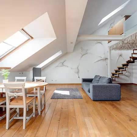 Charming Loft In Oldtown